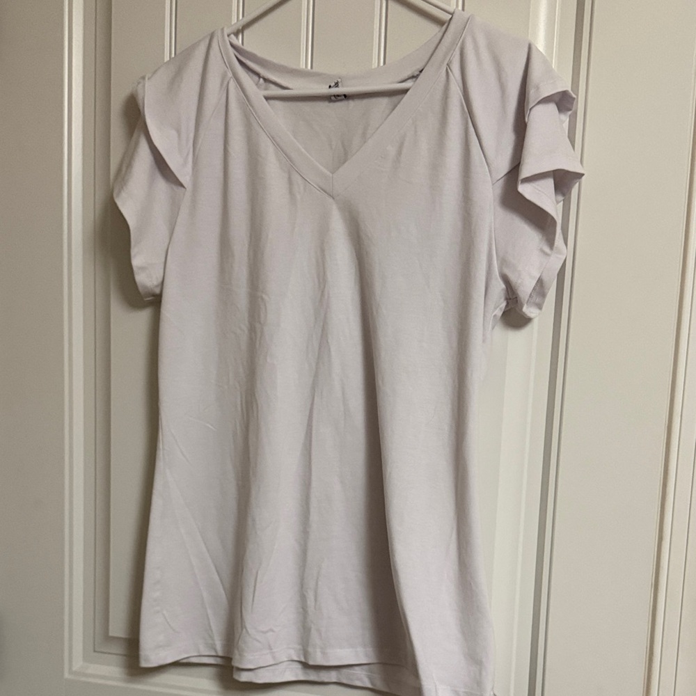 Women's V-Neck Short Sleeve Top in Light Lavender